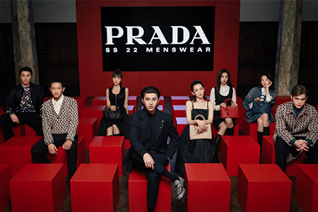 Prada拟将附属手袋和小皮具制造公司并入集团