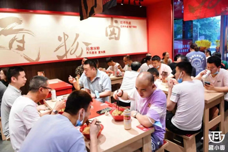 拿了二十几亿融资的舌尖英雄 能否再造“瑞幸神话”？
