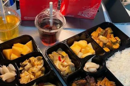 开卖冒菜，自救的海底捞还有多少“招”？