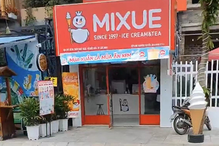 我在东南亚卖奶茶：打碟蹦迪播神曲，用魔法打败魔法