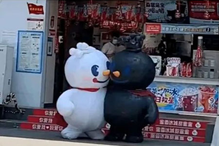 “雪王黑化”话题又爆了！今年蜜雪冰城已经做出5个爆款营销