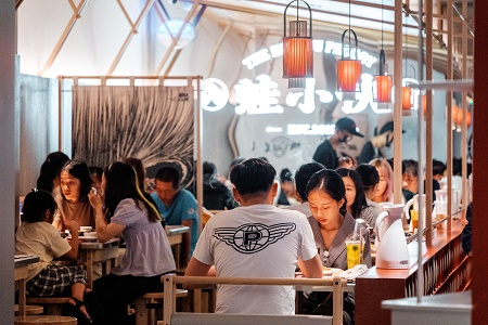 牛蛙餐饮行业发展趋势白皮书：百亿市场规模背后，蛙小侠强势领跑