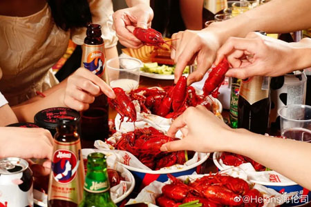 一口串一口酒，“小酒馆+烧烤”是不是一门好生意？