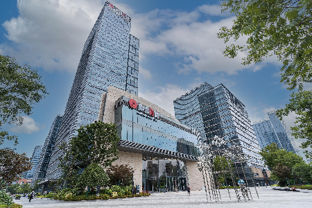 滨江首家银泰百货正式开业 众多品牌首店扎堆进驻