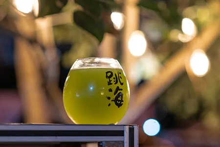 本土年轻酒精厂牌频频出圈，「跳海」3年开11家店
