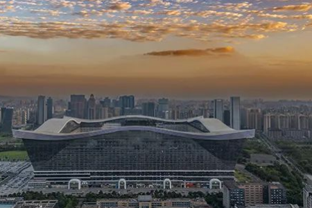 成都环球中心，用三种角色和城市一起向上生长