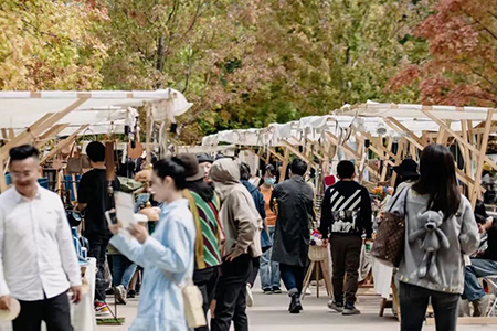 充斥在各大商业的市集是怎么成为年轻人收割机的？