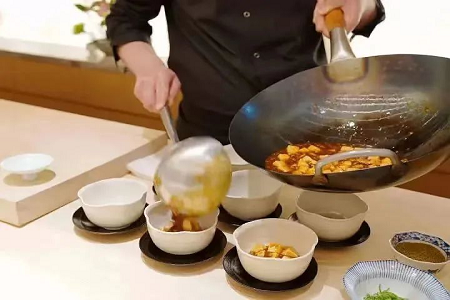 中餐涨价10倍的“豪”方法，竟然是套上洋外衣？