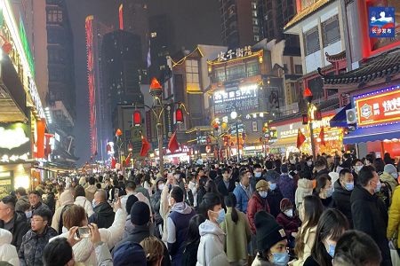 等号4000桌，排队到凌晨！苦熬3年，餐饮人终迎“肥年”！