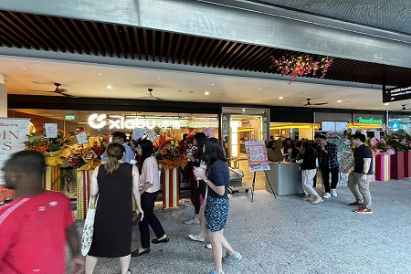 特海国际上市、呷哺开新加坡首店：中式小火锅，盯上海外年轻人
