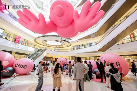 成都银泰中心in99六周年庆！携手法国国宝级艺术家打造巨型小粉娃中国首展