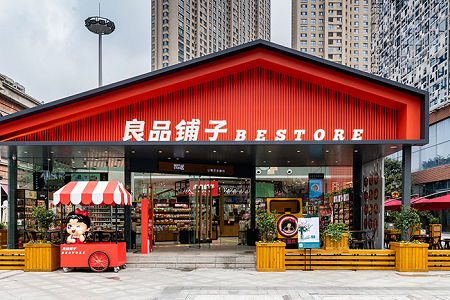 走蜜雪冰城的路，零食集合店在四线小城疯狂扩张，加盟商开始卖不动了