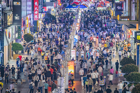 「夜文化、烟火气」可以有多好玩？中国商场要学会收留“过夜”年轻人！