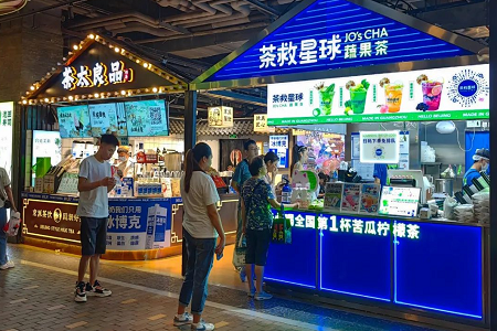 竞品开在隔壁，睁眼就是对家！餐饮陷入“贴身肉搏战”！