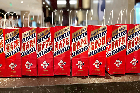 瑞幸×茅台，一场有预谋的狂欢