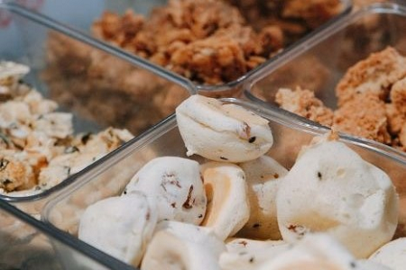 烘焙行业大洗牌，预制烘焙成新风口？新旧品牌打架谁能笑到最后