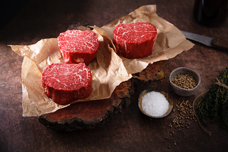 大佬纷纷躬身入局，牛肉火锅又行了？