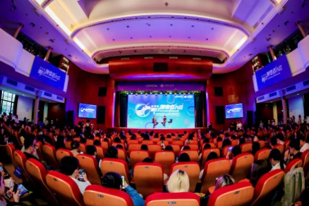 欧莱雅集团CEO首进中国校园：创新吸引青年们，持续看好中国未来
