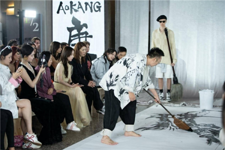 中国鞋王奥康首战米兰时装周，“觉醒”更舒适的中国力量！