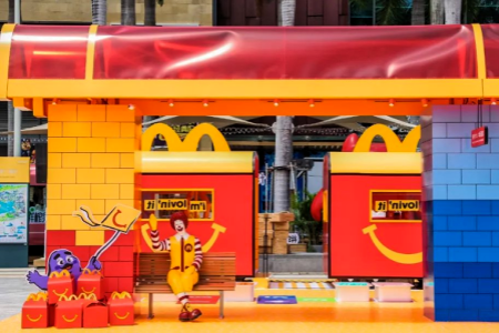 麦当劳增持“金拱门”，冲向万店的金拱门要面对竞争也更激烈了