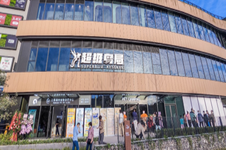上海首家在购物中心打造的、超2000㎡的流浪动物送领养中心