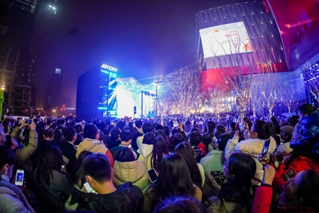 成都天府大悦城12月30日闪耀开业，50万客流刷新成都购物中心元旦记录