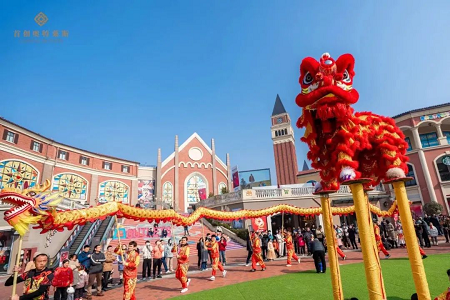 今年零售、餐饮、影院火热，武汉多家商场春节消费迎来「开门红」