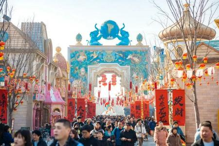 新春灯会、古风演出、主题展览、沉浸式表演，2024年郑州商场活动“热辣滚烫”