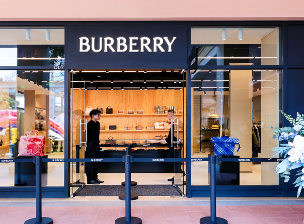 ANTA、Burberry、Moncler三大品牌入驻重庆佛罗伦萨小镇,"小镇购物狂欢节"欢乐盛启