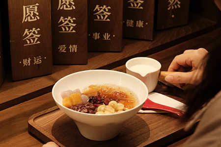 年轻人爱上中式糖水铺，一批“黑马”正快速开店！