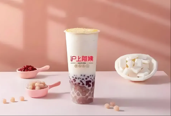 4万家蜜雪冰城围城下，沪上阿姨凭啥在北方县城生长？