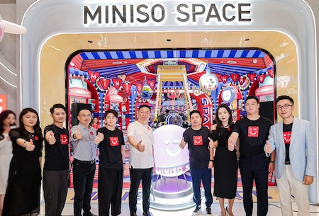 名创优品全球首家MINISO SPACE在南京德基启幕