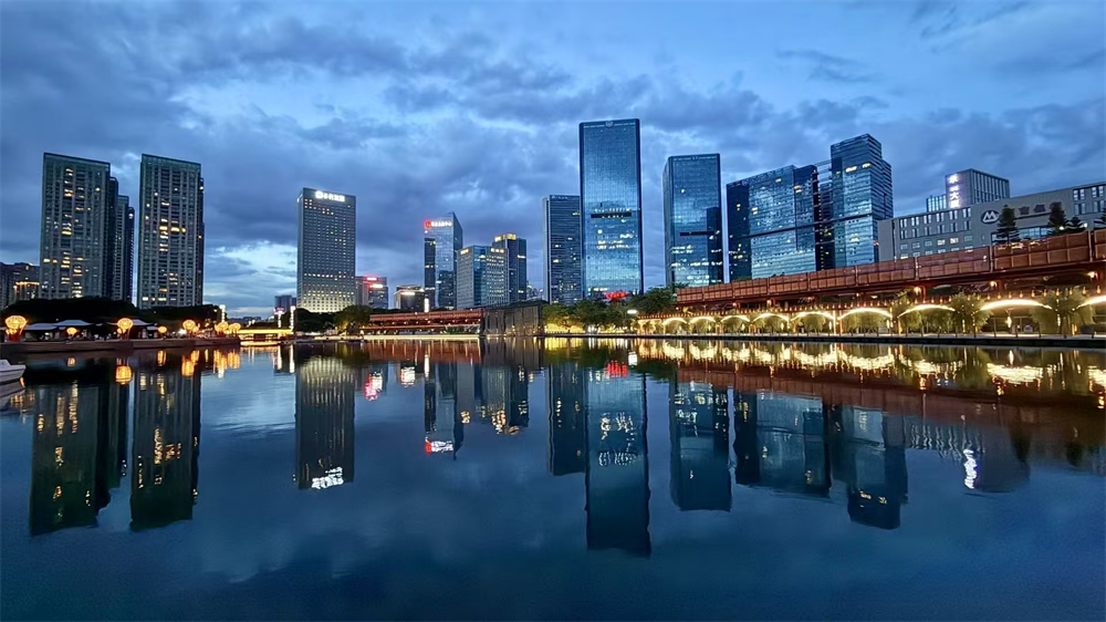 千灯湖畔，威士忌新地标！全国首个威士忌文化街区10月开业