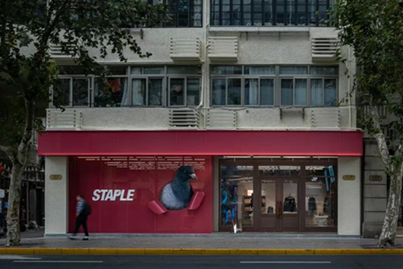 纽约街头品牌Staple开亚洲首家旗舰店、Longchamp全球首个珑骧之家登陆上海、泡泡玛特全球首家24h营业门店…