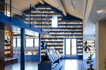 从书店、酒馆到酒店，走过20年的单向空间，又开了第一家主题型书店