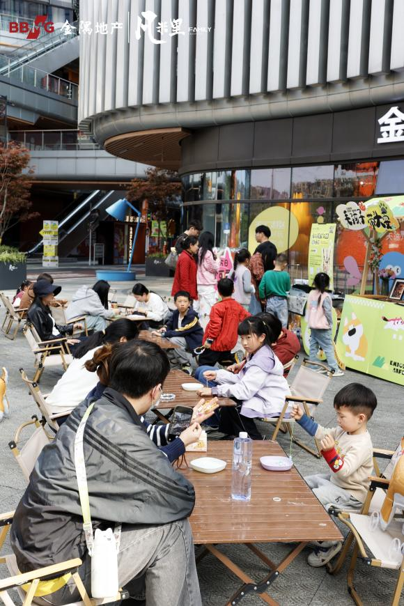 从“宠物友好”到“人宠共生”：成都金隅凡米里以萌宠主题季重塑社区商业价值样本